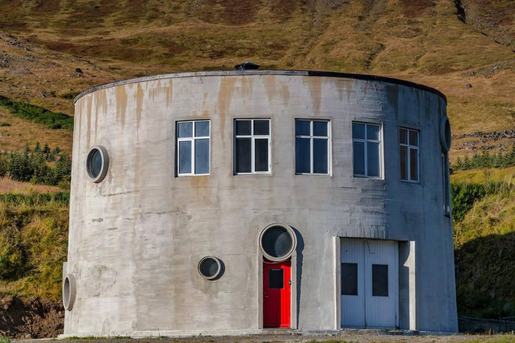 Í Tankinum, sem staðsettur er á Sólbakka rétt utan við …