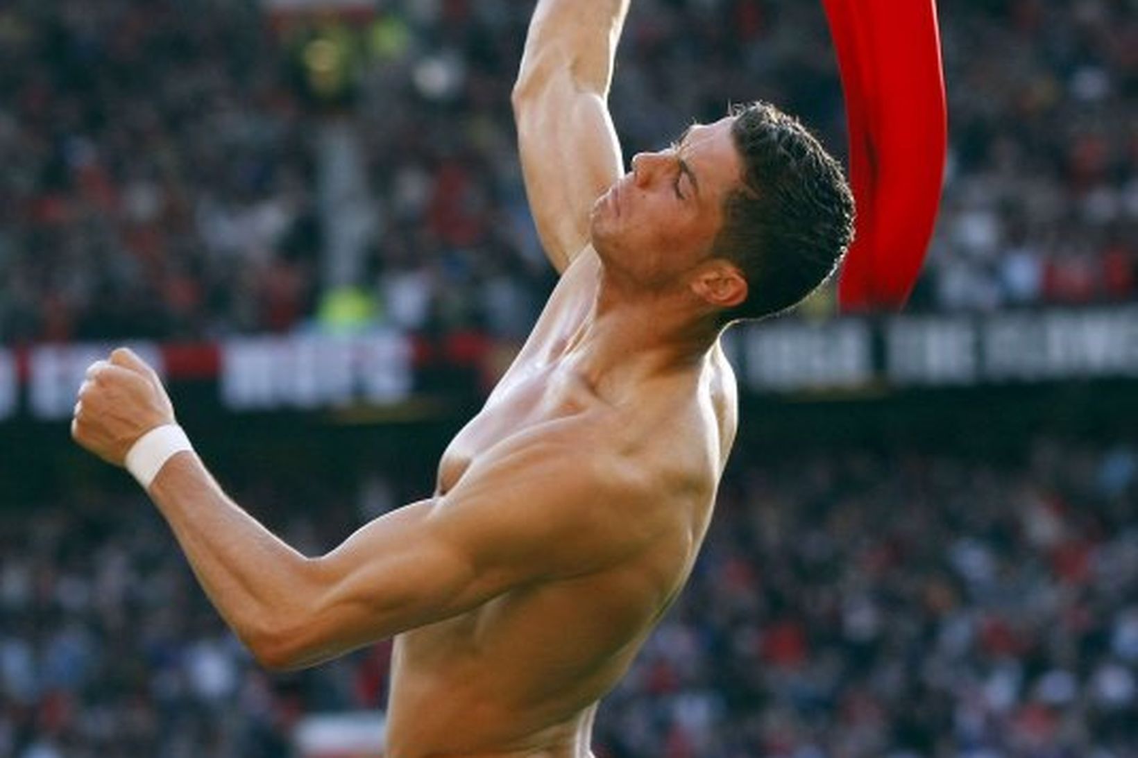 Cristiano Ronaldo fagnar öðru marki sínu með stæl gegn Tottenham …