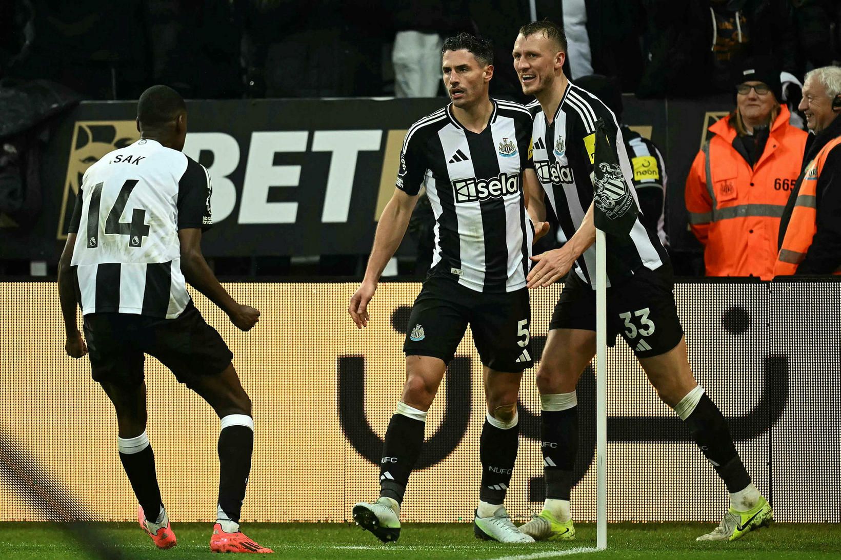 Newcastle heimsækir Ipswich í dag.