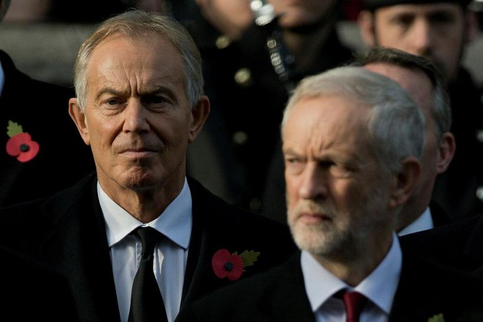 Heimildamaður Sunday Times segir Blair (t.v.) telja Jeremy Corbyn (t.h.) …