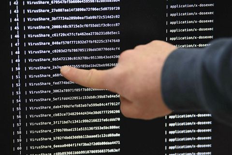 Netárás var gerð á fyrirtæki sem heldur úti auðkennisskilríkjum fyrir netbanka í Svíþjóð í kvöld.
