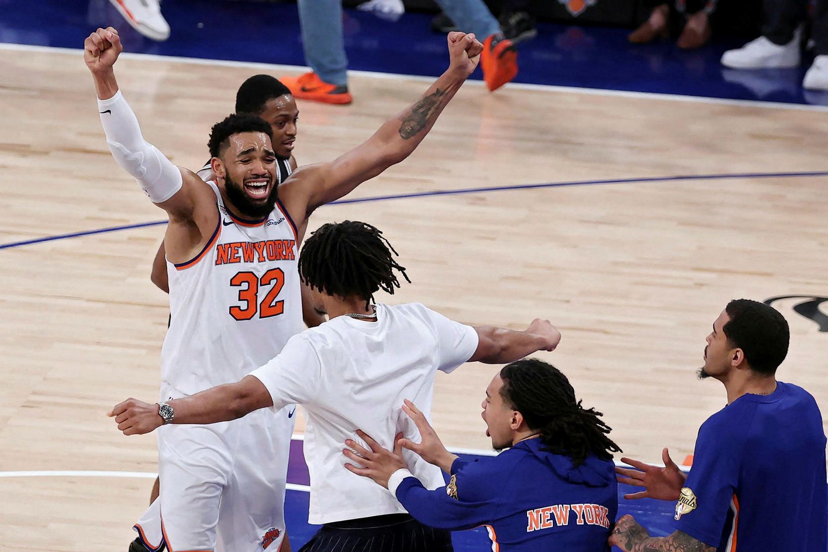 Knicks í bílstjórasætinu eftir lygilega endurkomu