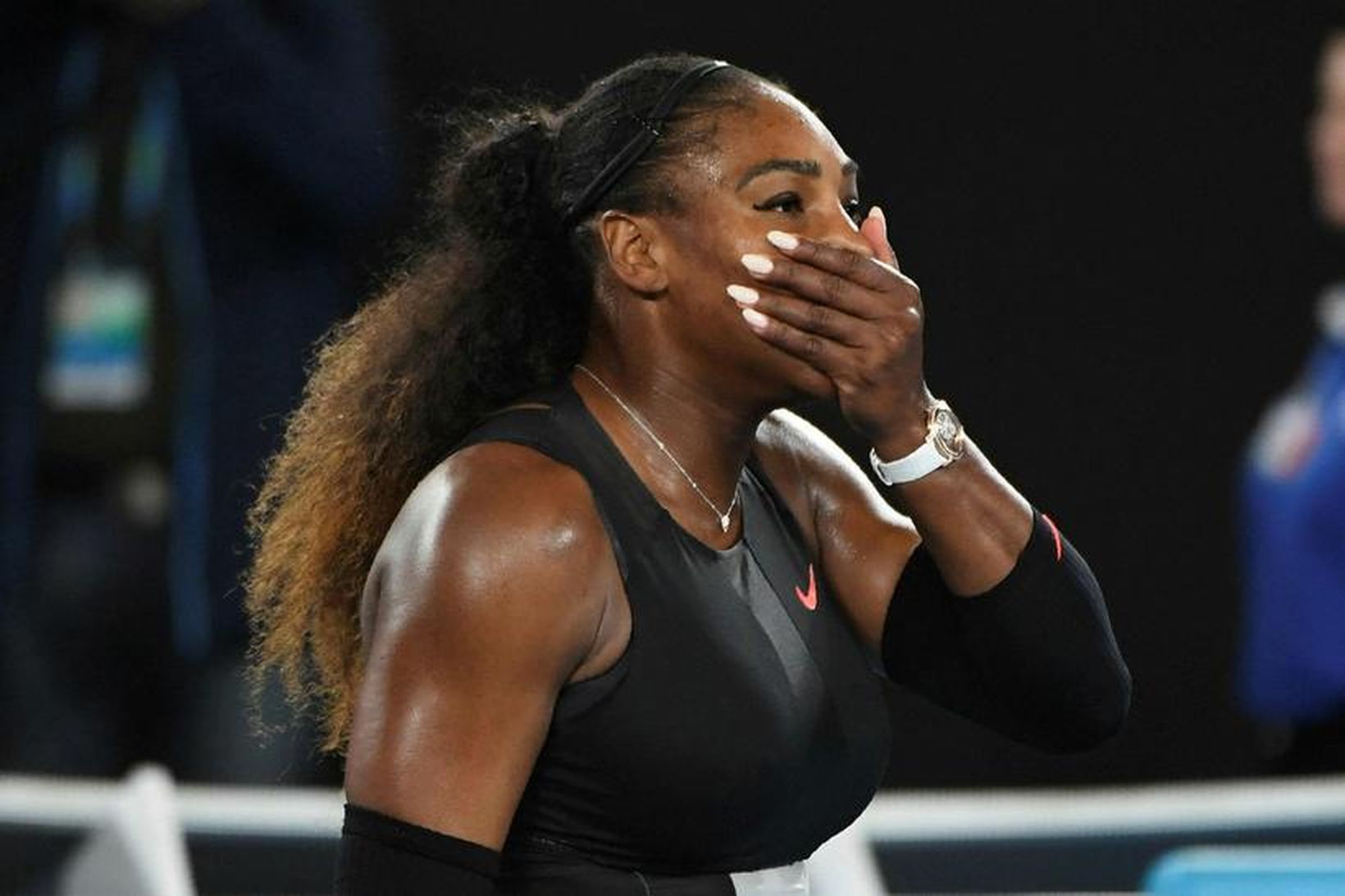 Serena Williams fagnar úrslitastiginu á Opna ástralska meistaramótinu í janúar.