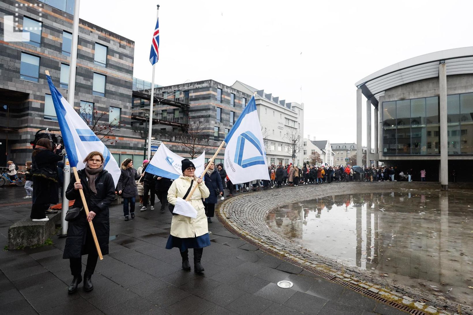 Kennarar mótmæla við ráðhúsið í Reykjavík.