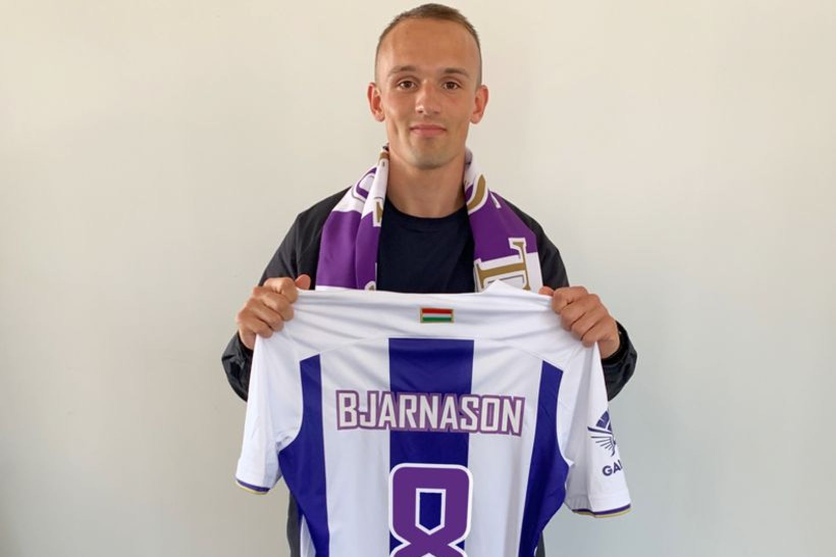 Aron Bjarnason er genginn til liðs við Újpest.