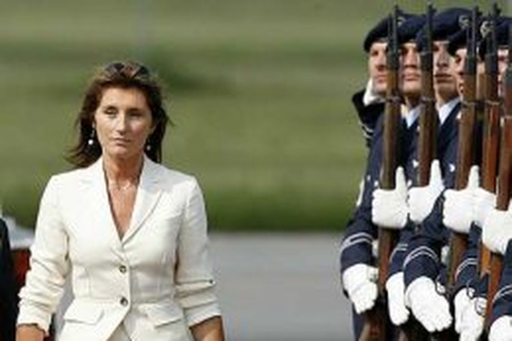 Cecilia Sarkozy, forsetafrú Frakklands, hefur lýst því yfir að hún …