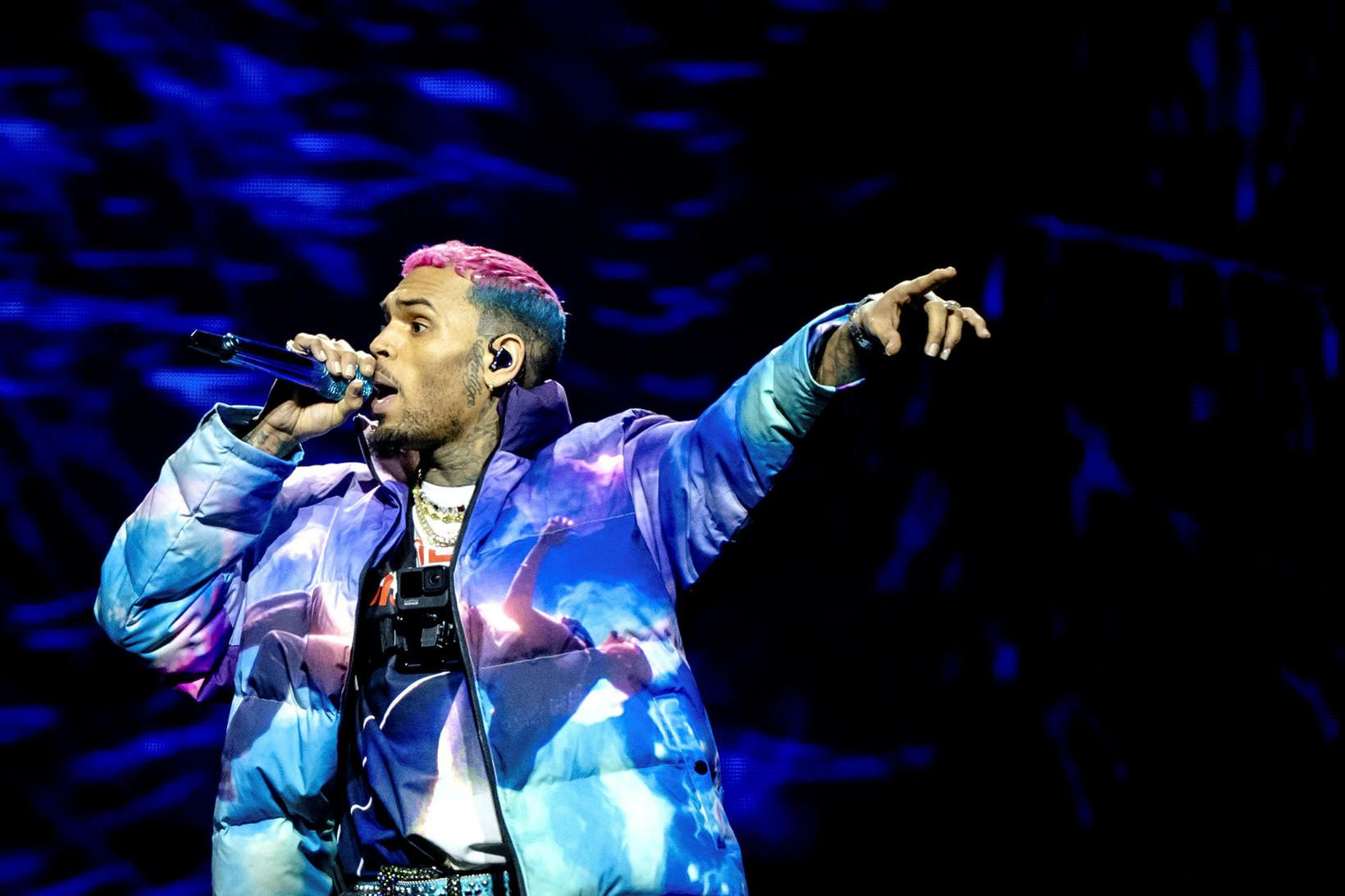 Tónlistarmaðurinn Chris Brown hefur verið sakaður um ofbeldi á næturklúbbi …