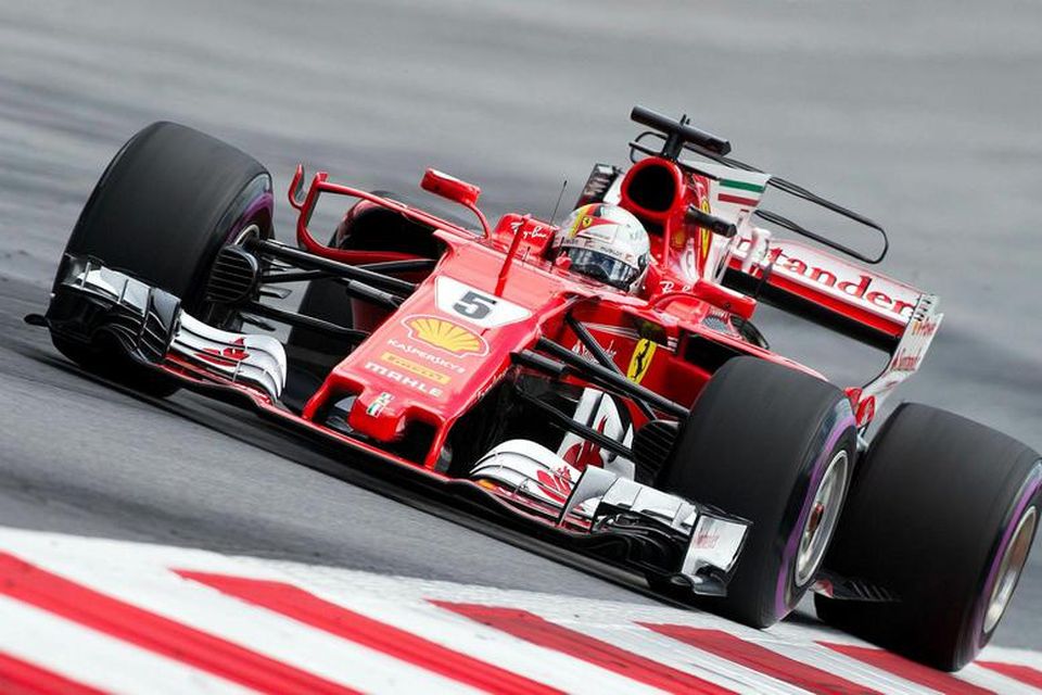 Sebastian Vettel á Ferrari á leið til mets í Spielberg í dag.