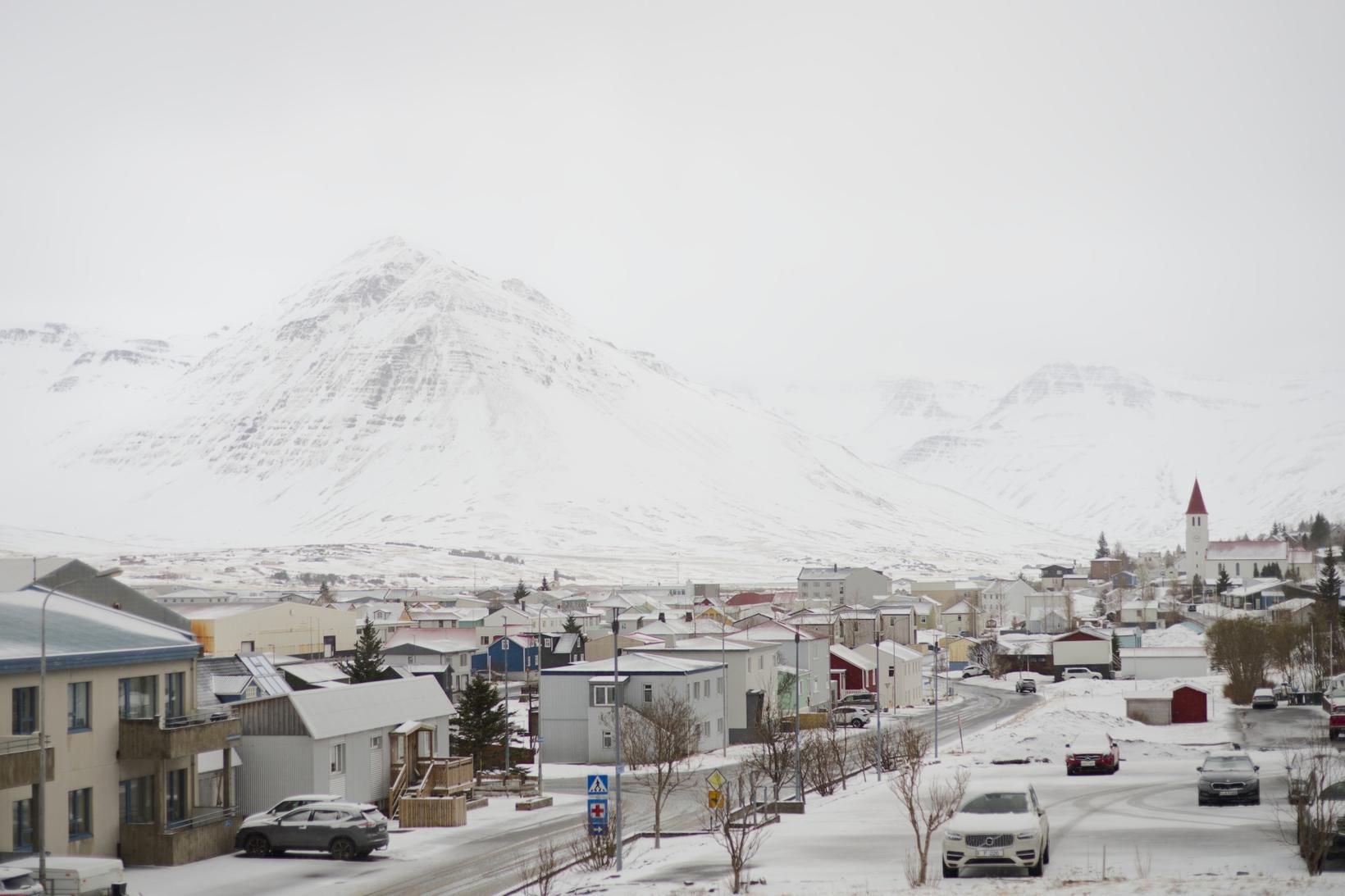 Allt hvítt fyrir norðan: „Allir komnir á sumardekk“