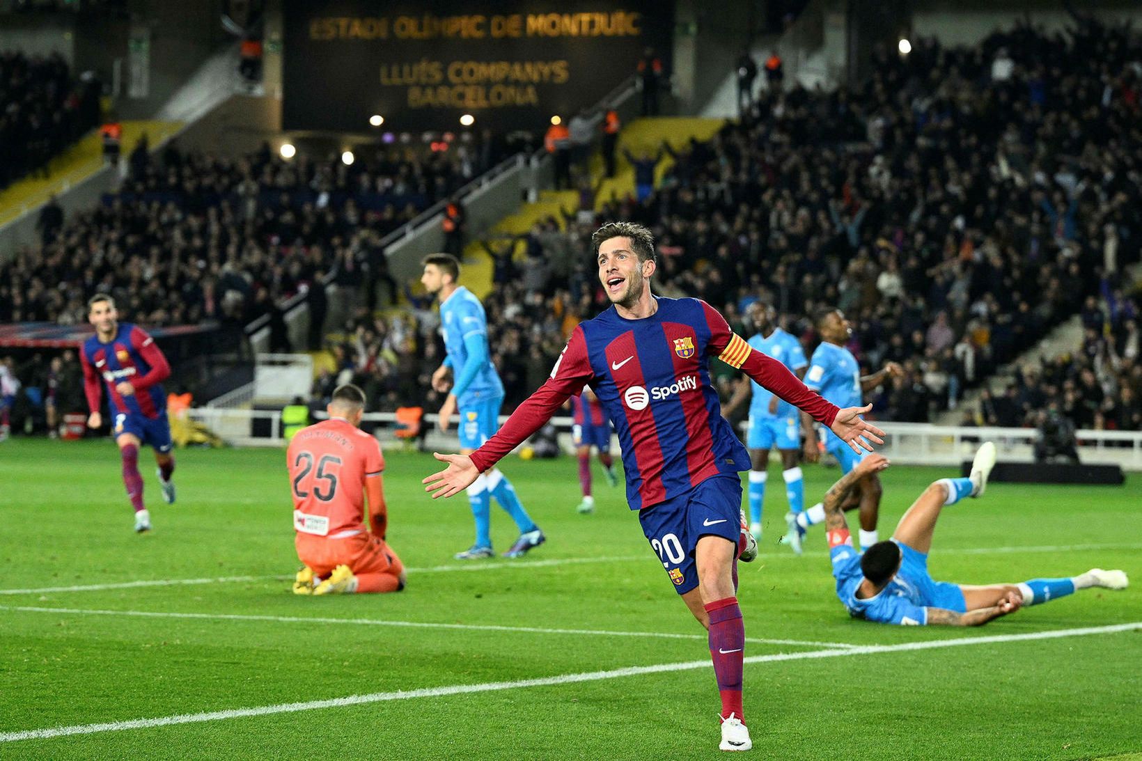 Sergi Roberto fagnar sigurmarkinu.