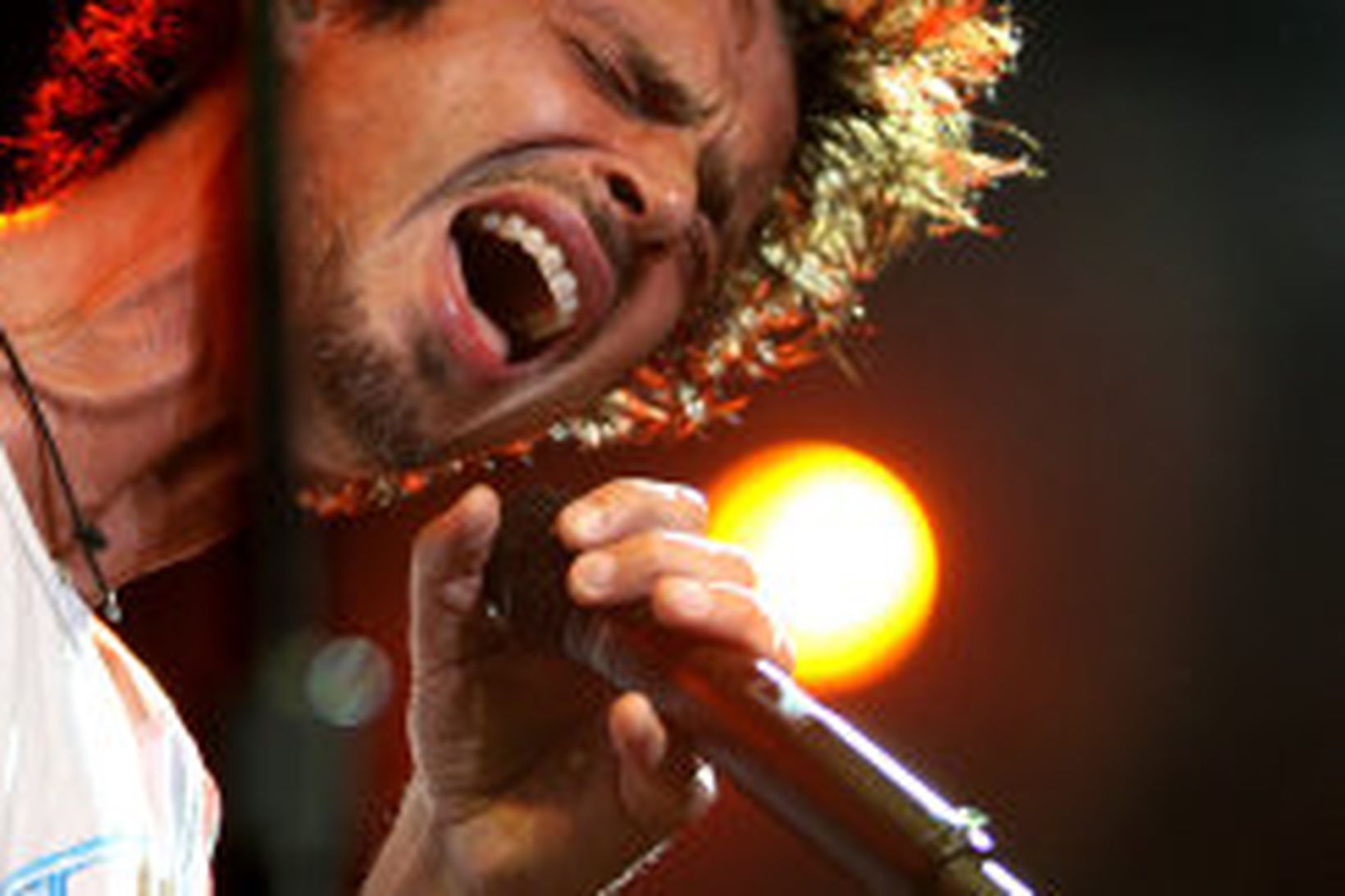 Chris Cornell sést hér þenja raddböndin af alkunnri snilld í …