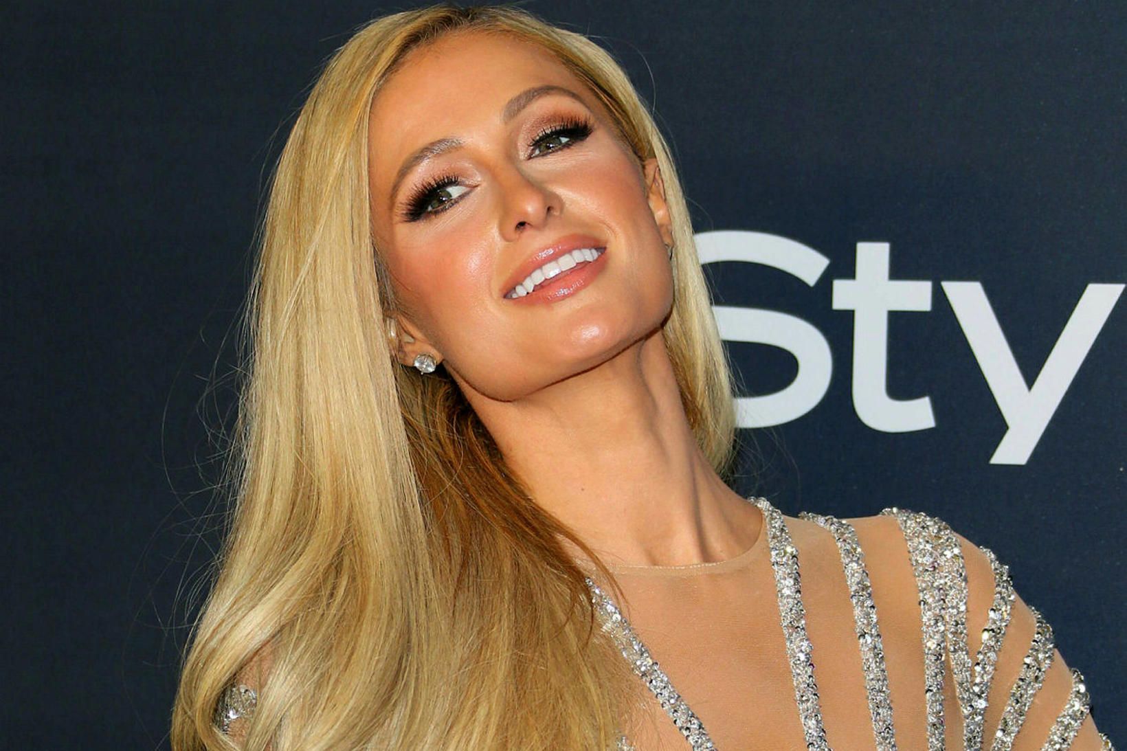 Paris Hilton vill láta loka skólanum.
