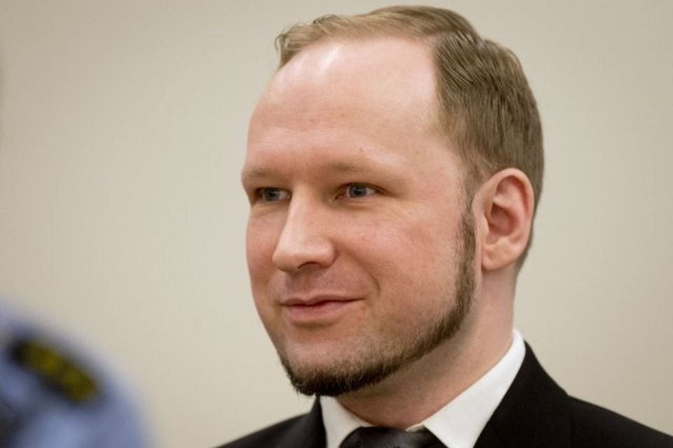 Anders Behring Breivik brosti er hann var úrskurðaður sakhæfur.