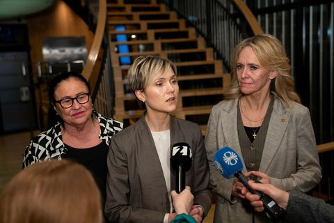 Inga Sæland, formaður Flokks fólksins, Kristrún Frostadóttir, formaður Samfylkingarinnar og Þorgerður Katrín Gunnarsdóttir, formaður Viðreisnar.