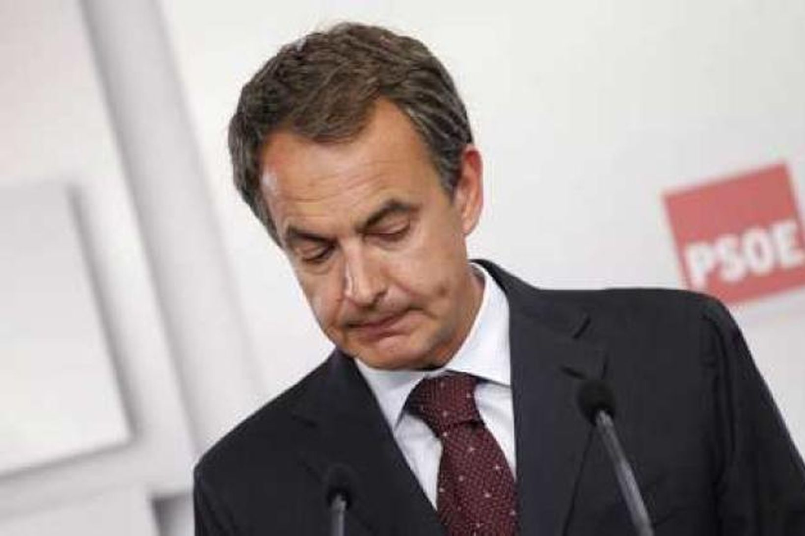 José Luis Rodríguez Zapatero, forsætisráðherra Frakklands, kemur á blaðamannafund í …