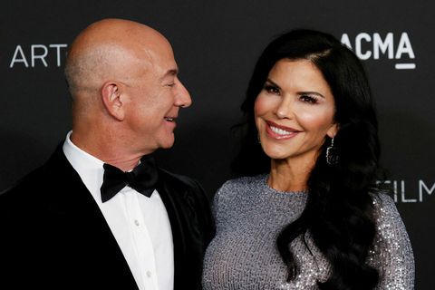 Stofnandi Amazon Jeff Bezos og fjölmiðlakonan Lauren Sanchez hittust fyrst á viðburði á vegum Amazon …