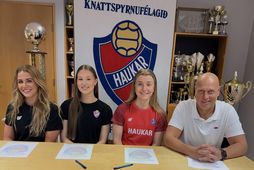 Frá vinstri: Rósa Björk Pétursdóttir, Tinna Guðrún Alexandersdóttir, Þóra Kristín Jónsdóttir og Brynjar Þór Þorsteinsson, …