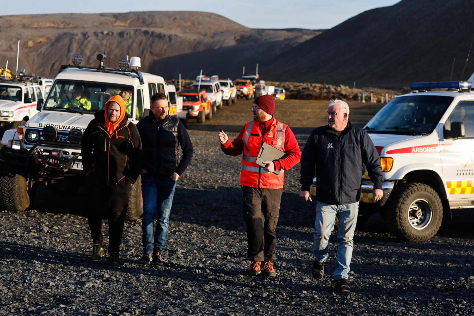 Heimilt er nú fyrir tvo íbúa hverrar fasteignar að fara …