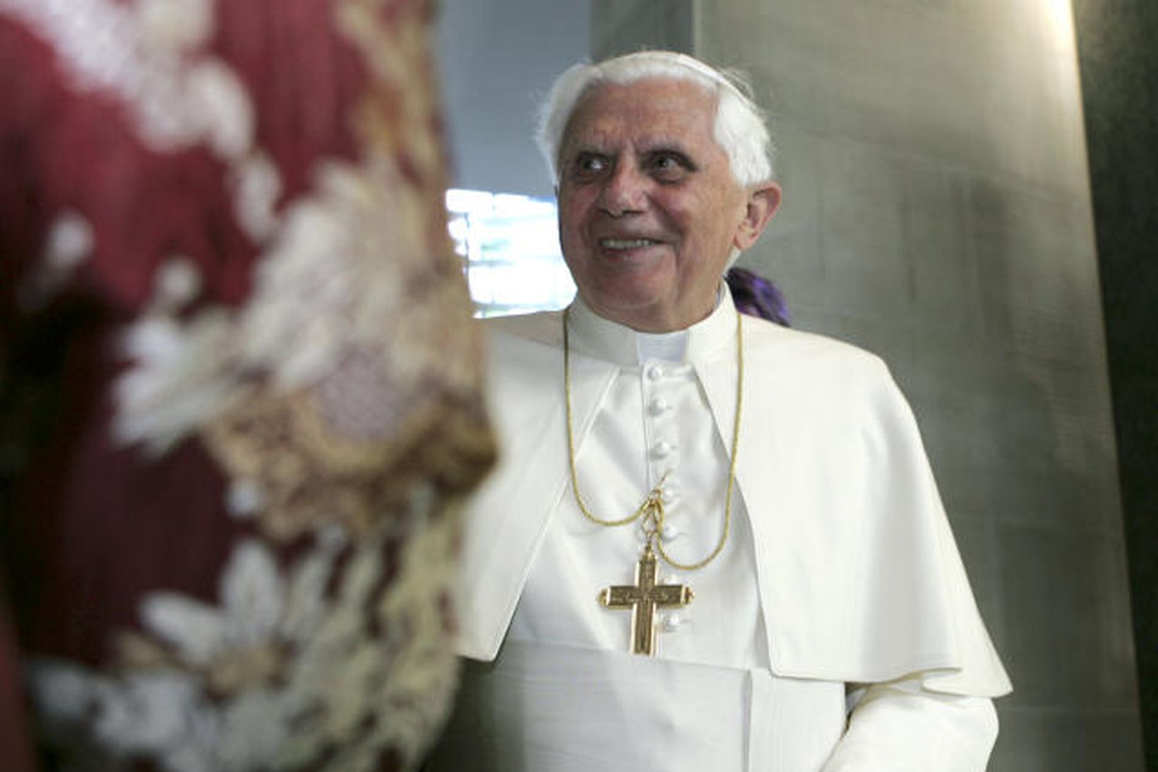 Benedikt XVI páfi er hann heimsótti menningarsetur Jóhannesar Páls páfa …