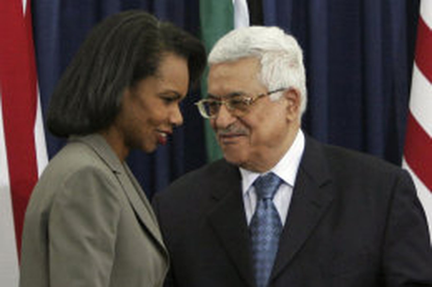 Condoleezza Rice, utanríkisráðherra Bandaríkjanna, með Mahmoud Abbas, leiðtoga Palestínumanna, í …