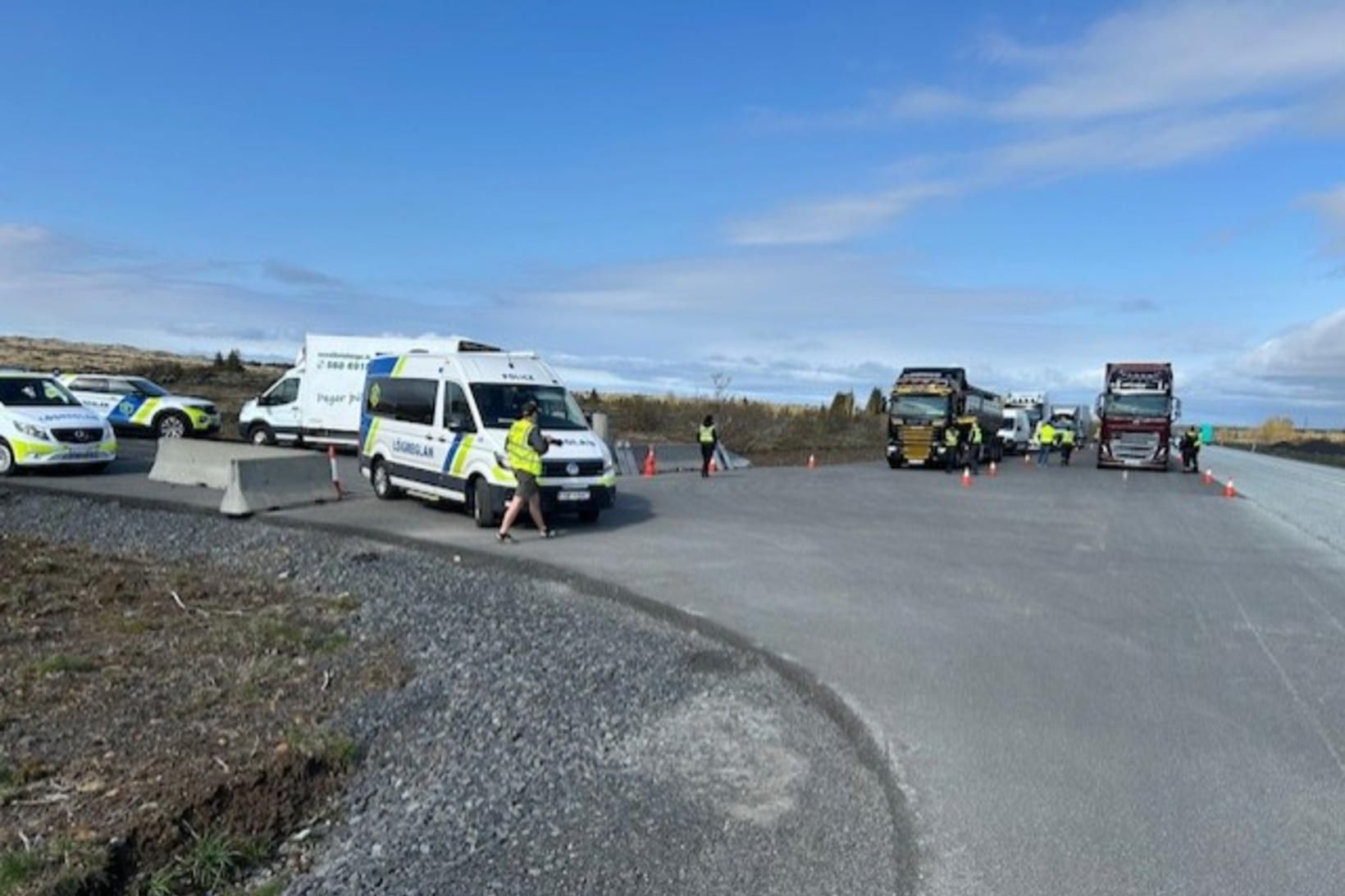Frá aðgerðum lögreglu á Suðurlandsvegi í morgun.