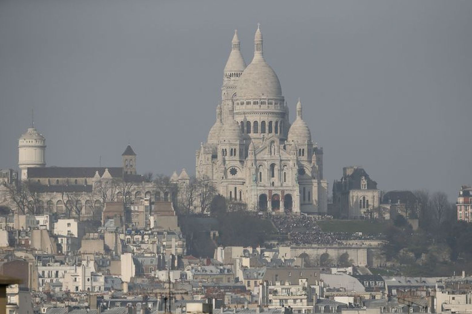 Bannað er að taka myndir inni í Sacre-Coeur í París …