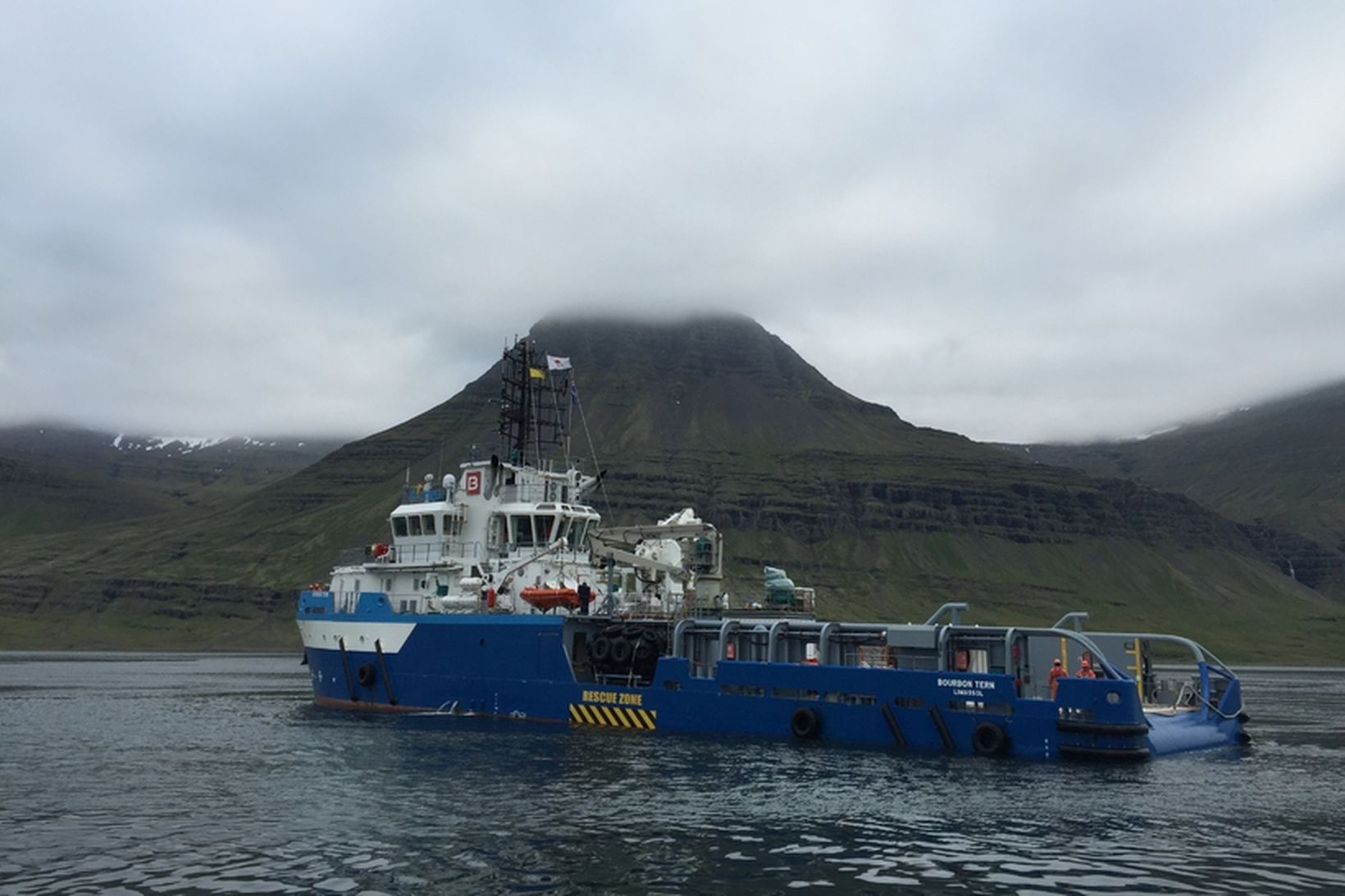 Olíuleitarskipið Oceanic Challenger sigldi frá Reyðarfirði í gær.