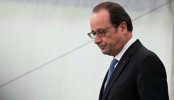 Hollande til Parísar vegna árásar