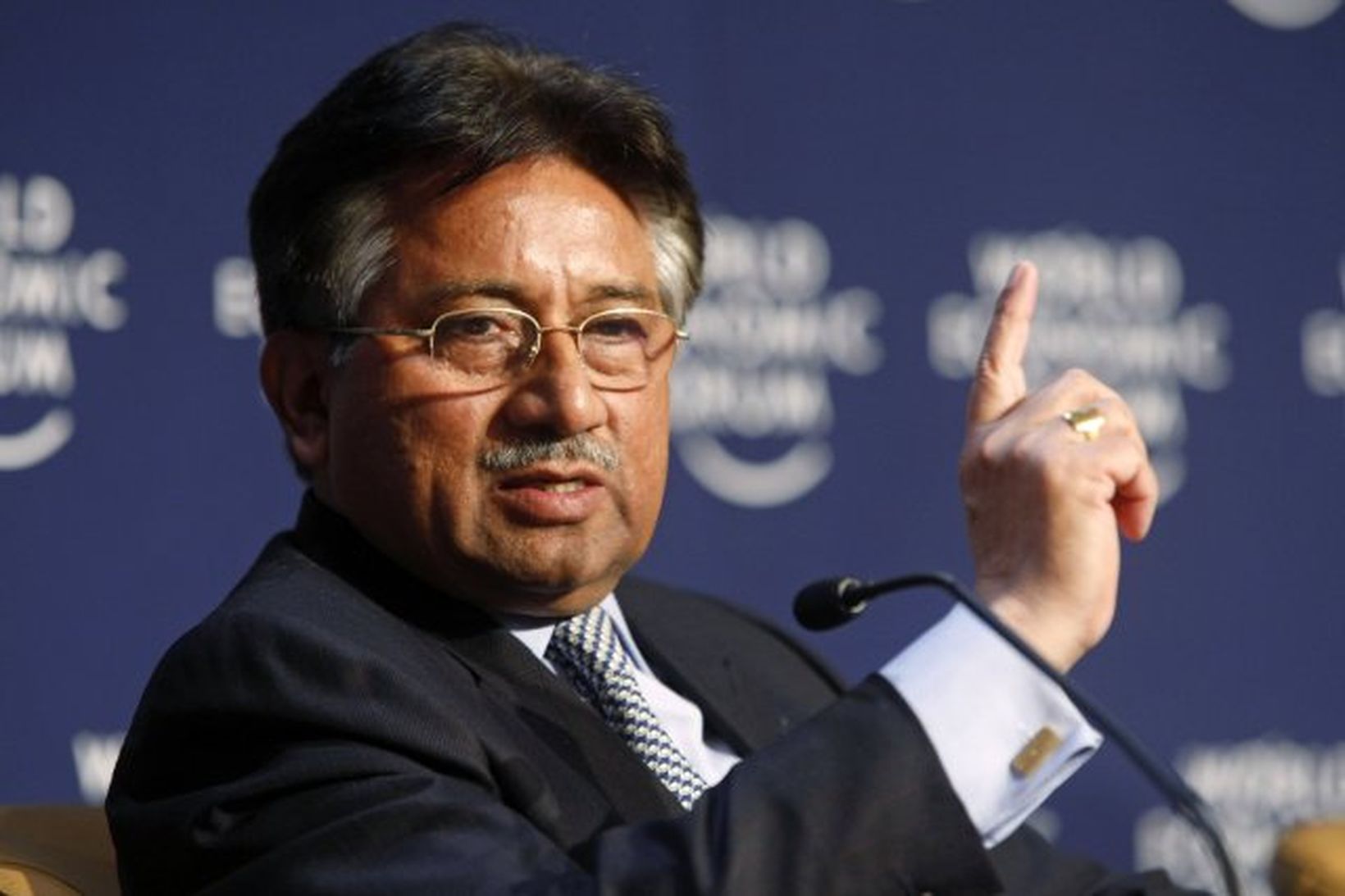 Pervez Musharraf forseti Pakistans