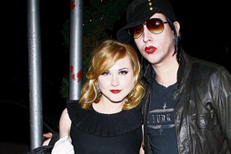 Wood var 18 ára þegar samband hennar og tónlistarmannsinns Marilyn Manson hófst.