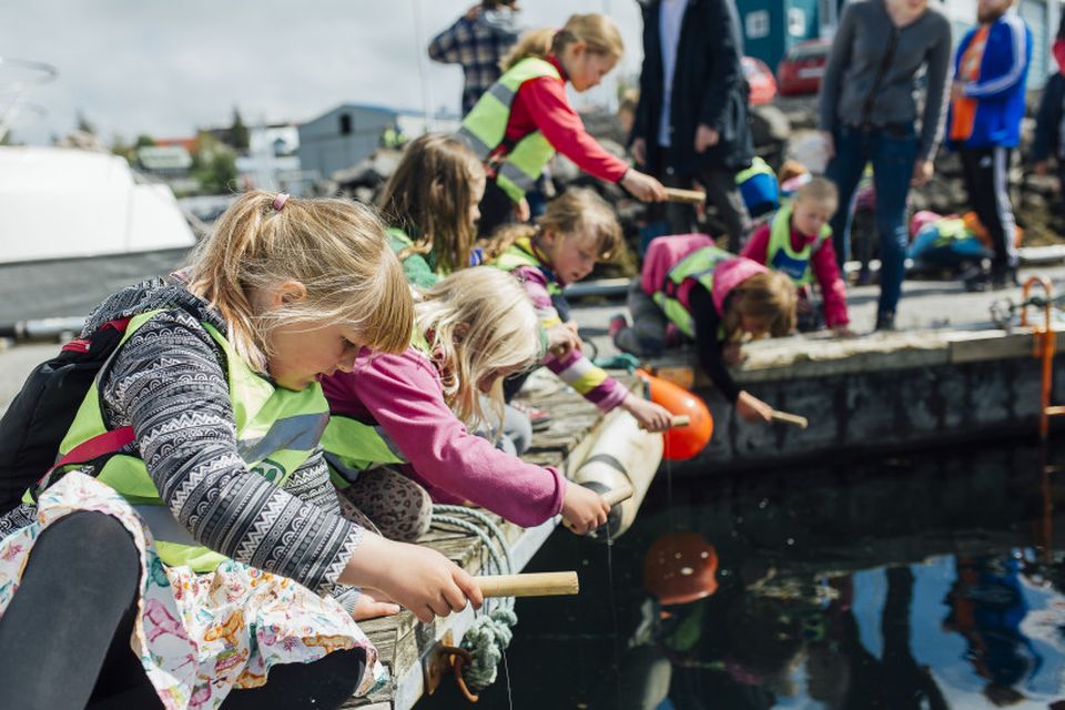 Dorguðu við Flensborgarbryggju