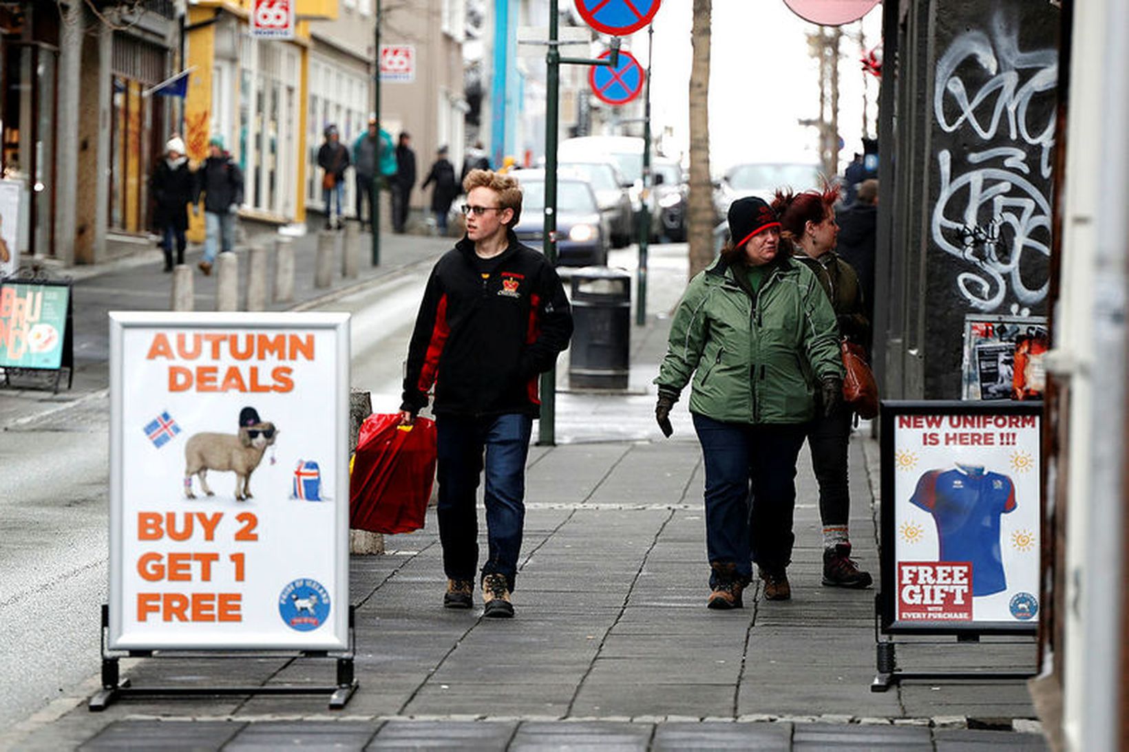 Deilt er um lokun Laugavegar.