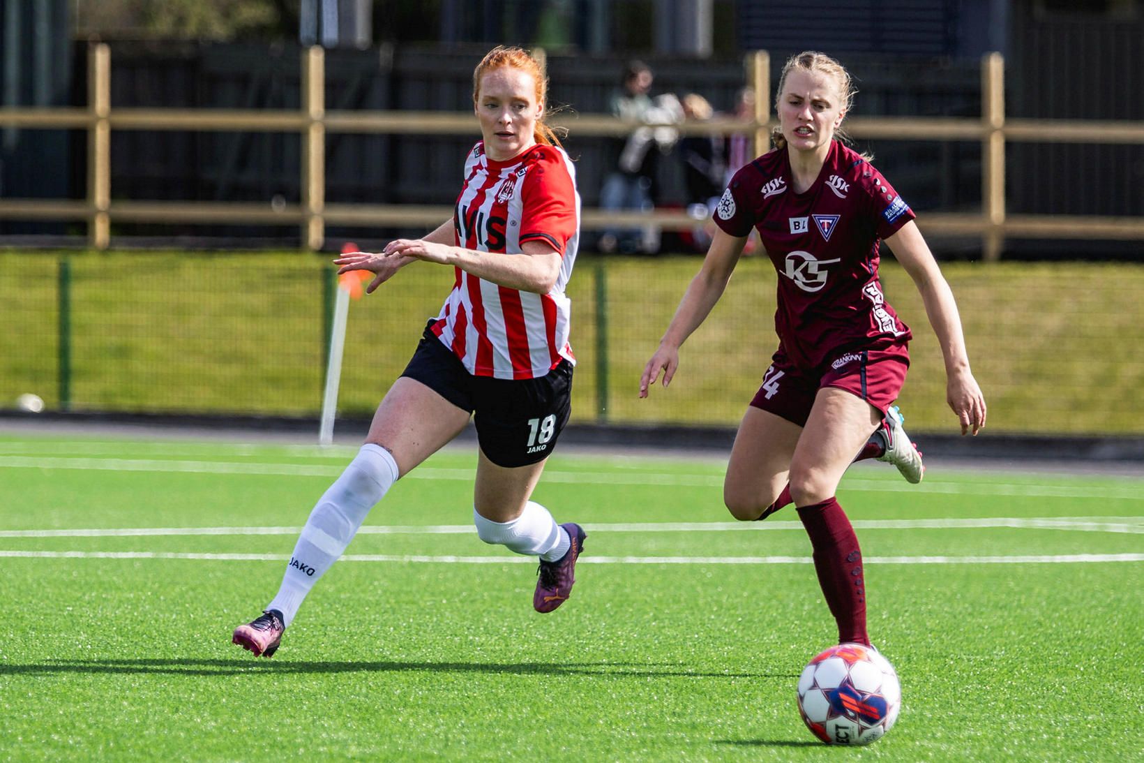 Kristrún Rut Antonsdóttir, til vinstri, í leik Þróttar og Tindastóls.