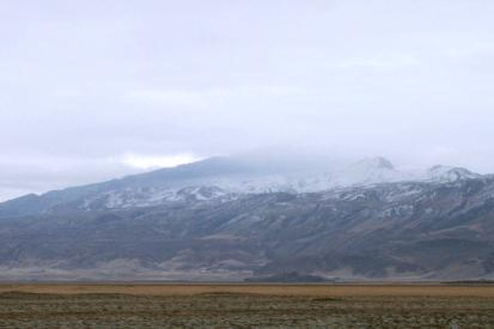 Eyjafjallajökull sýnir öskugráa hlið.