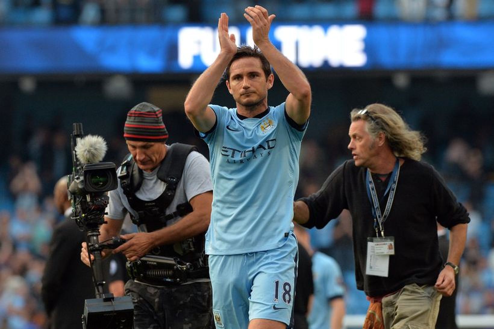 Frank Lampard þakkar fyrir sig eftir leik Manchester City og …