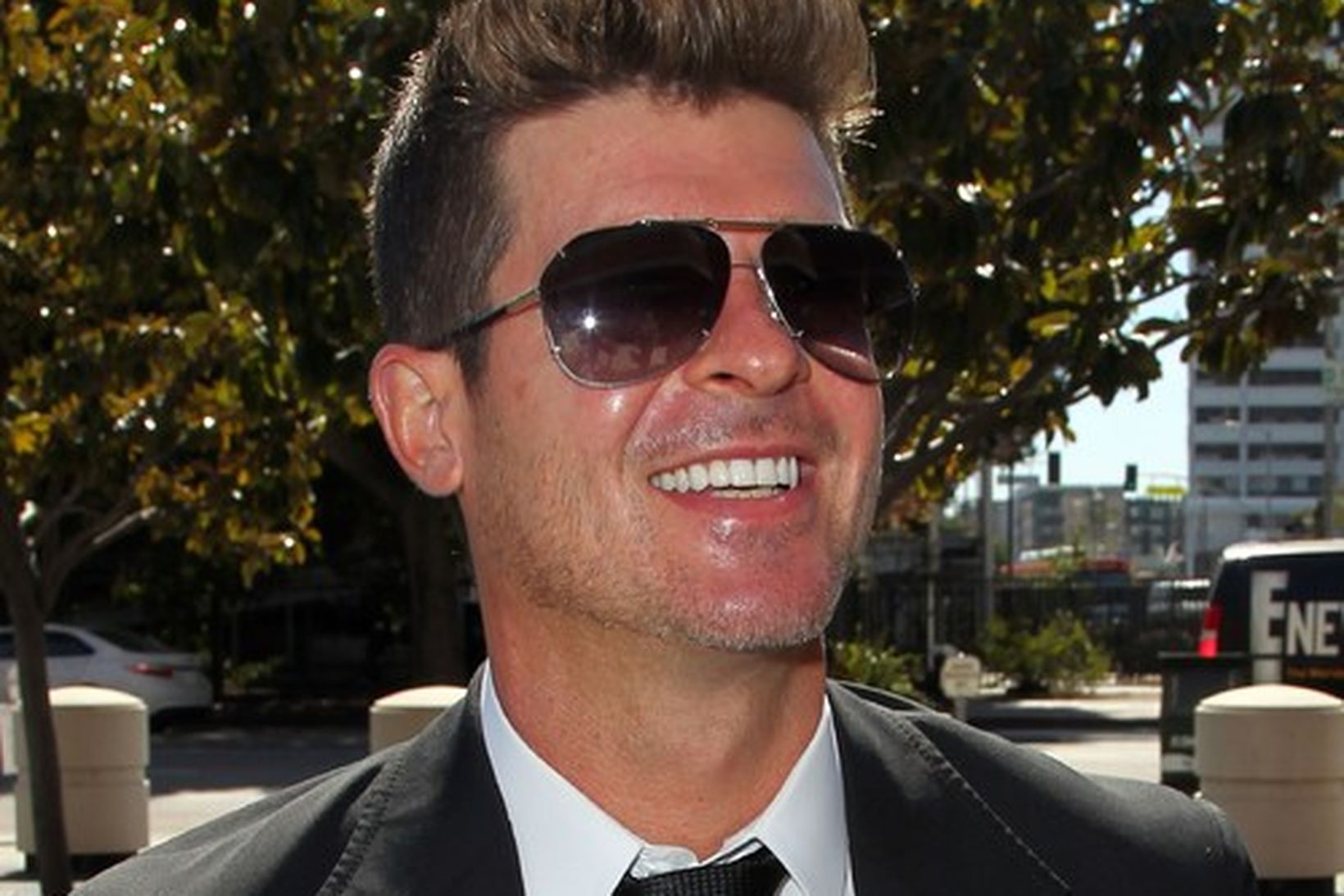 Robin Thicke á von á barni.