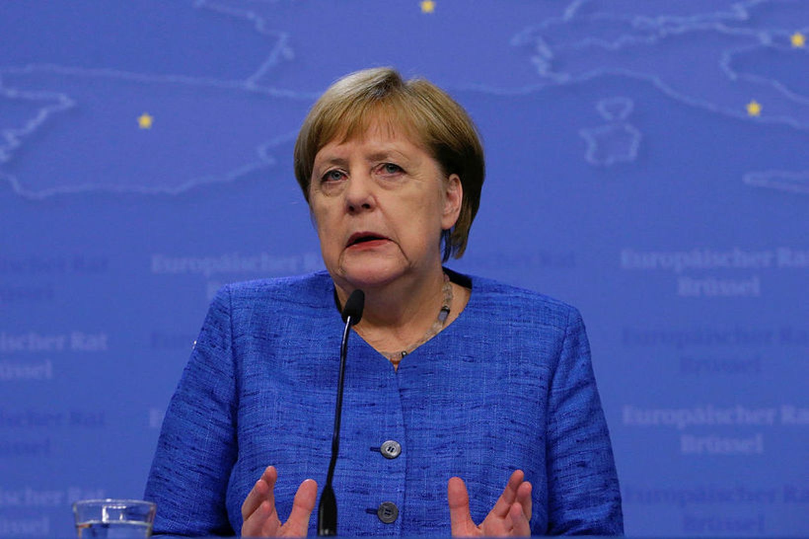 Angela Merkel sagði að morðið á Lübcke væri „ekki aðeins …