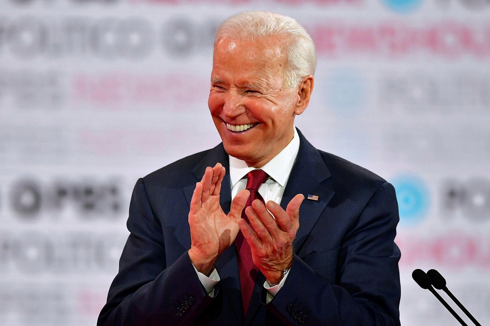 Joe Biden á fundi demókrata í Los Angeles í gærkvöldi.