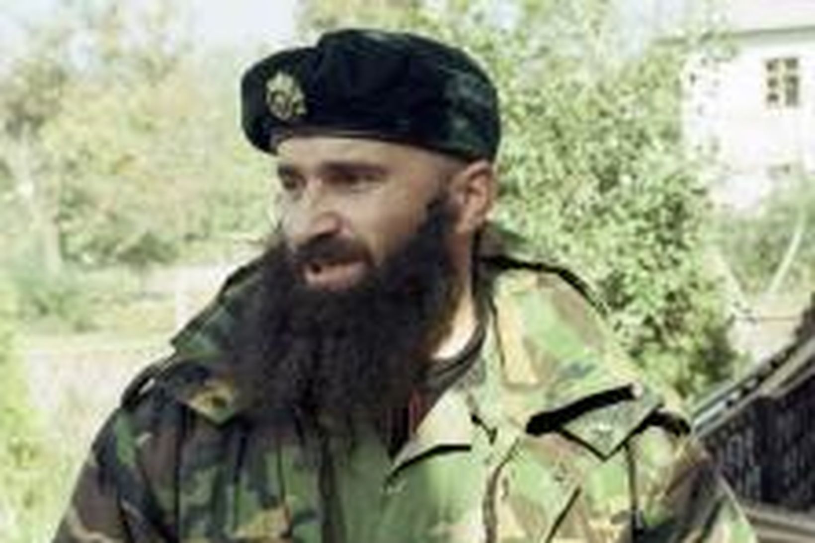 Shamil Basajev í Grozní 1999.