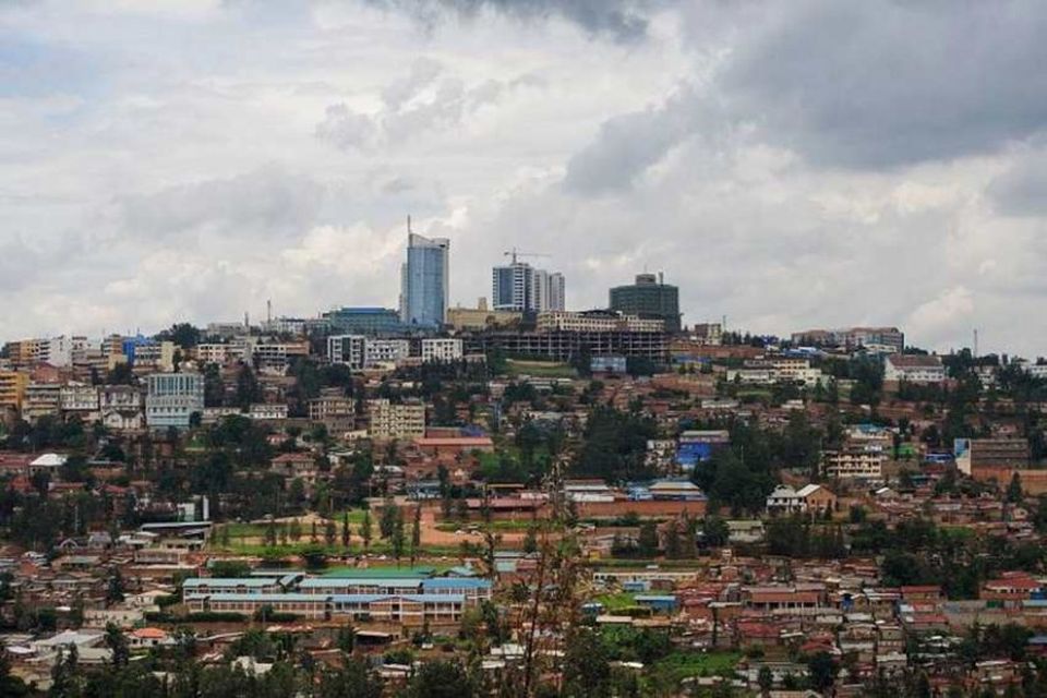 Kigali höfuðborg Rúanda er iðandi stórborg í dag.