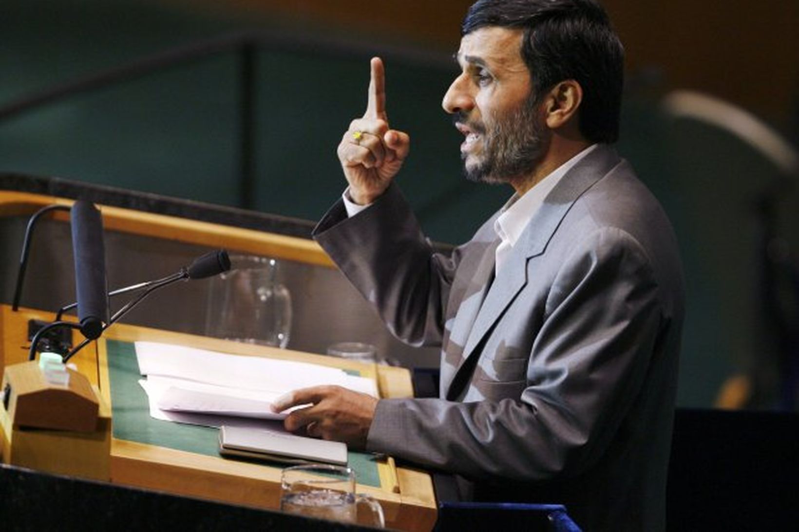 Ahmadinejad ávarpar allsherjarþing SÞ í kvöld.