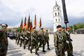 Vilníus Fánaberar 45. skriðdrekastórfylkisins héldu hersýningu í gær að Merz Þýskalandskanslara viðstöddum.