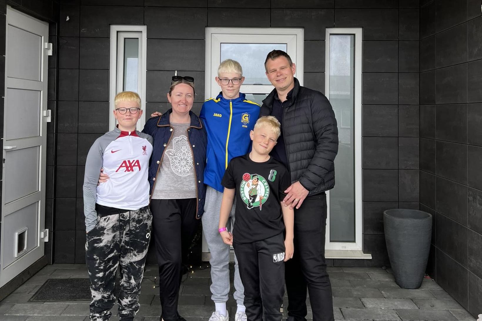 Vilhjálmur ásamt eiginkonu sinni, Sigurlaugu Pétursdóttur, og strákunum þeirra.