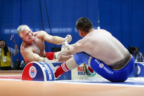 Sölvi Fannar competing in MAS Wrestling with Russian Sergey Frolkin.