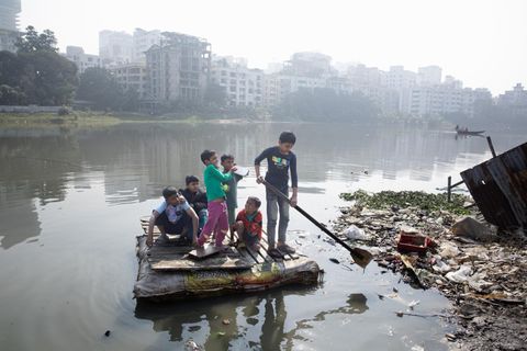 Börn í Bangladess.