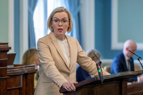 Guðrún Hafsteinsdóttir formaður Sjálfstæðisflokksins í ræðustól Alþingis.