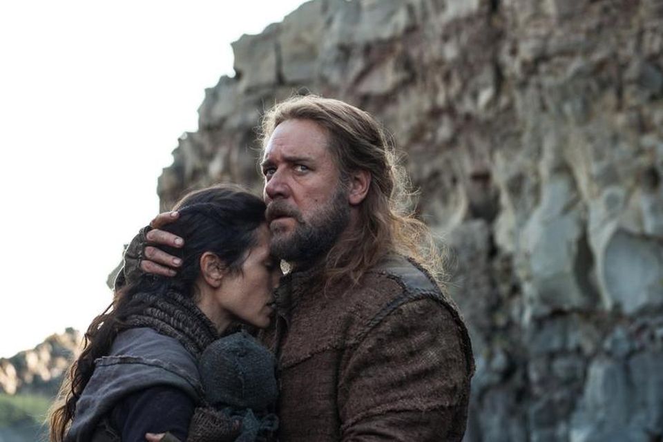 Russell Crowe og Jennifer Connelly leika aðahlutverkin í Noah.