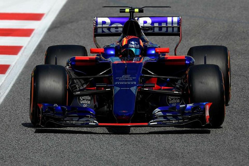 Heimamaðurinn Carlos Sainz á Toro Rosso í Barcelona í morgun.