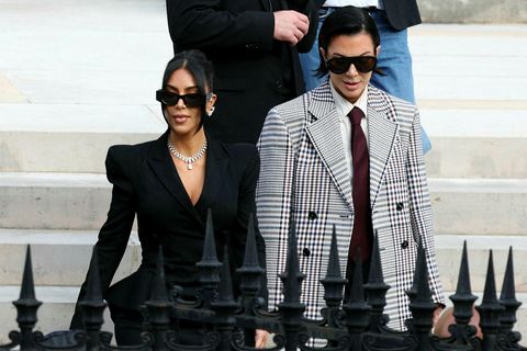 Kim Kardashian yfirgefur dómhúsið með móður sinni Kris Jenner.