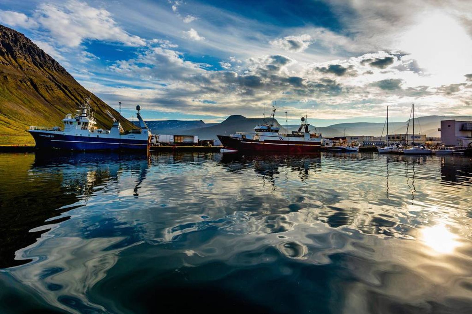 Fiskveiðar og fiskvinnsla standa undir um 7.500 beinum störfum.